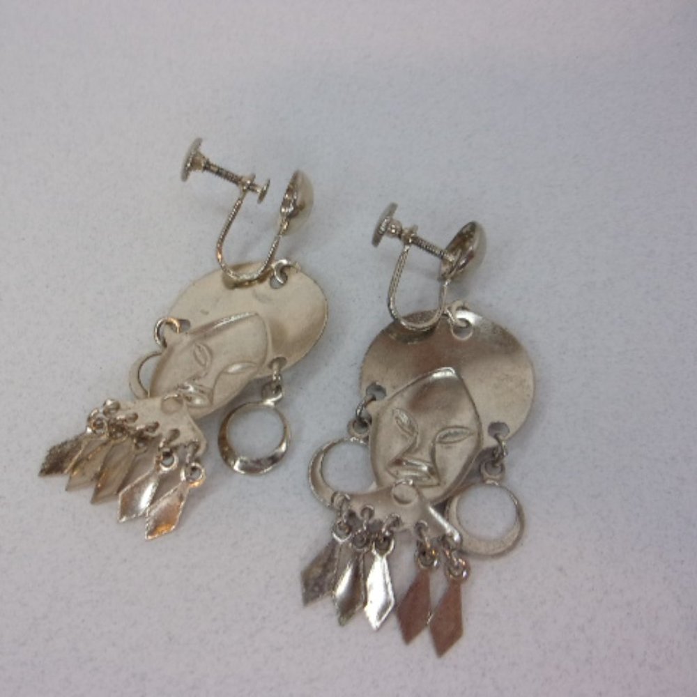 Vintage Tribal Light Gold Dangle Screw Back Earrings - Picture 3 of 4